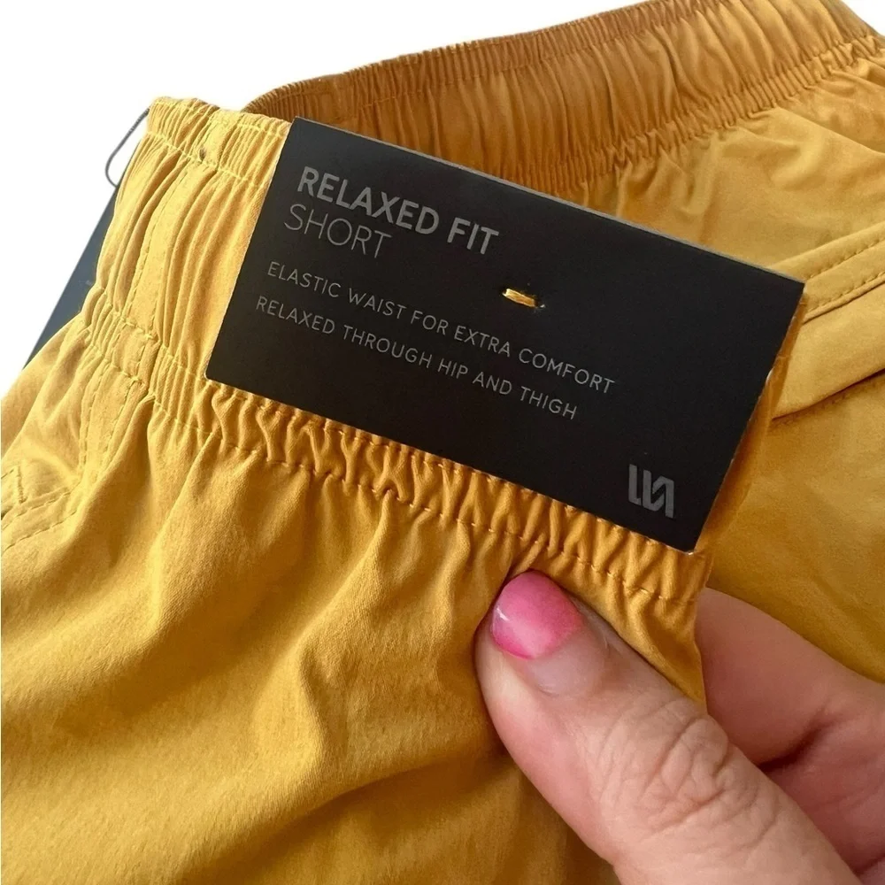 NWT VRST Men’s 5” Everyday Shorts in Yellow Sunset in size Small